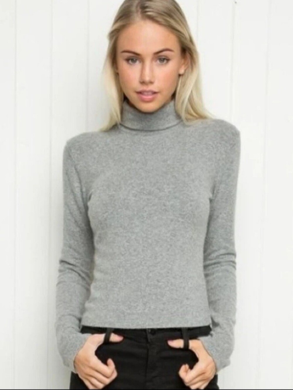 Brandy Melville | Cropped Turtleneck Sweatshirt